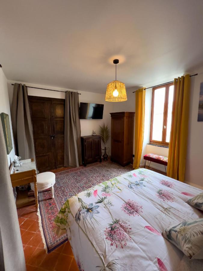 Bed and Breakfast Les Baroudeurs De Saint Jean Exterior foto